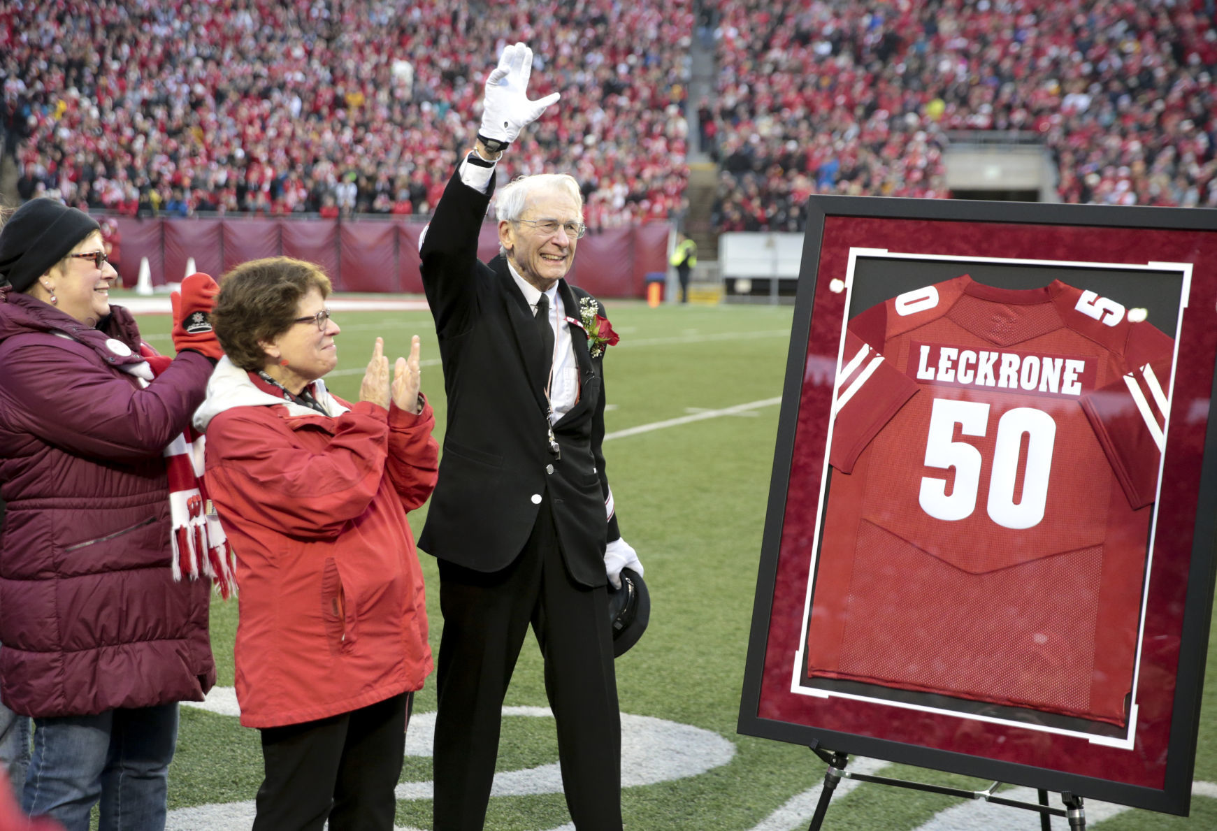 Golden Gophers 37, Badgers 15